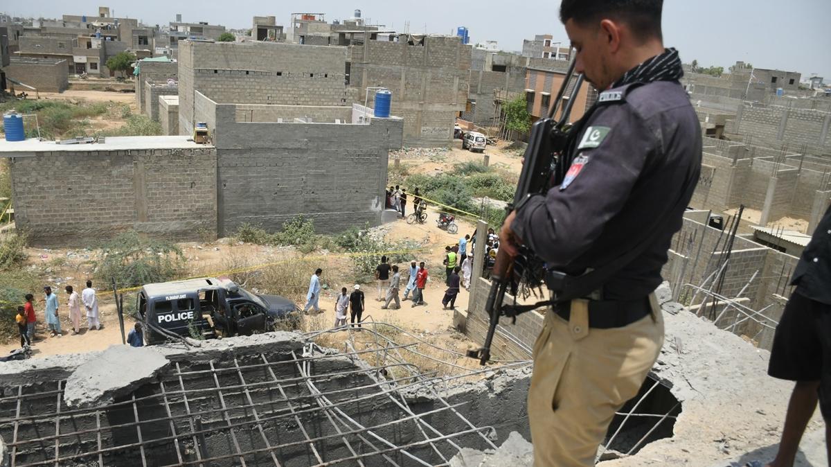 ki lke arasnda gerilim had safhada! Hindistan'a ait 25 SHA vuruldu