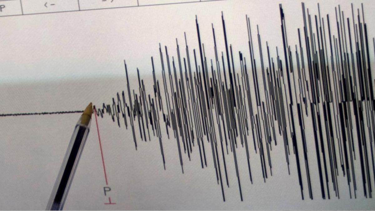 ran'da 5 byklnde deprem: Simnan eyaleti salland 
