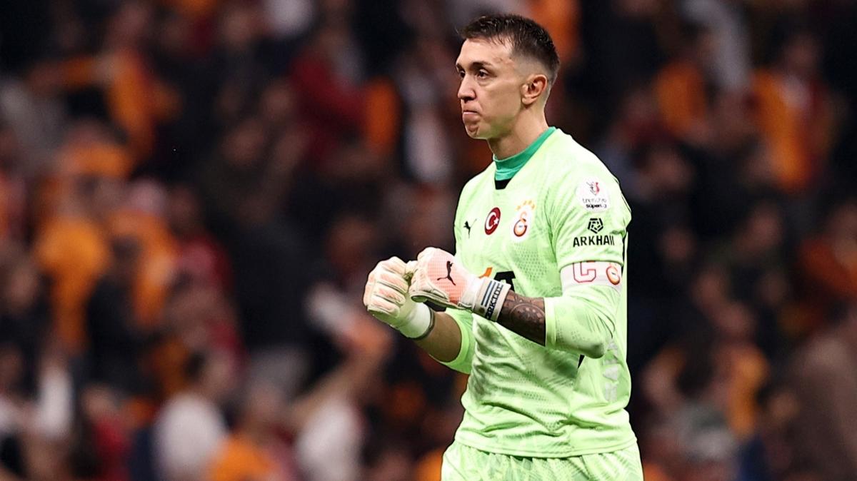Muslera, Trk futbol tarihine gemeye hazrlanyor