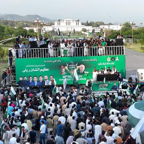 Ateşkes anlaşması Pakistanlıları sokaklara döktü