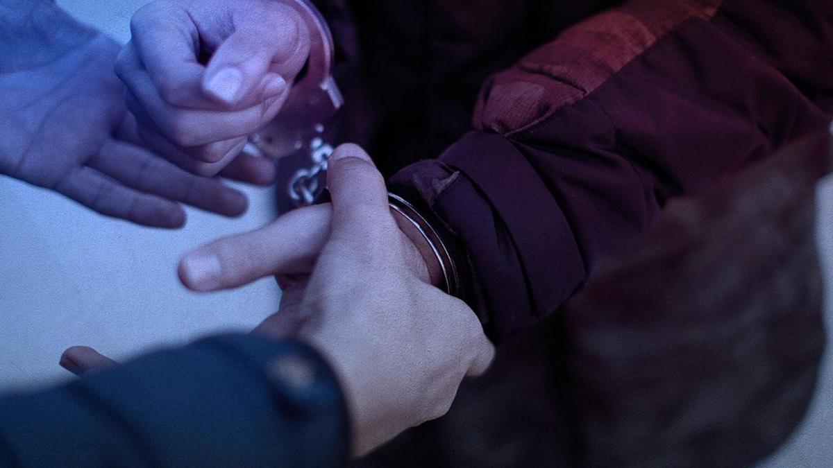 Antalya'da darp grntleri tepki toplamt! ki polis memuru grevden uzaklatrld