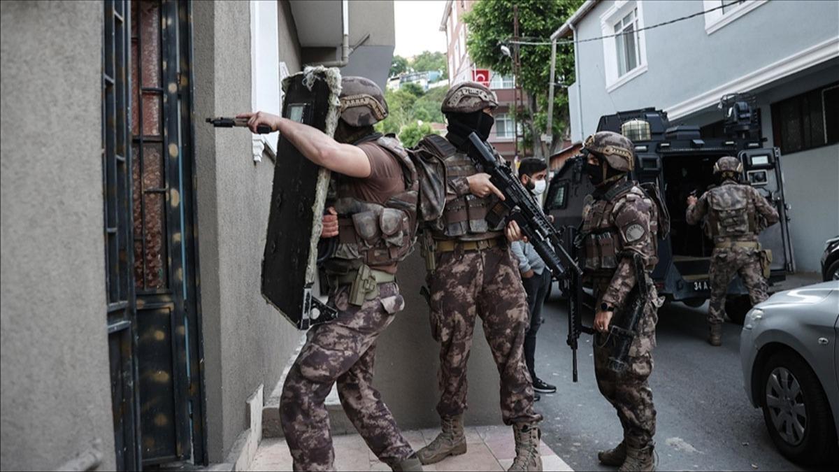 zmir'de DEA operasyonu: 10 pheli yakaland