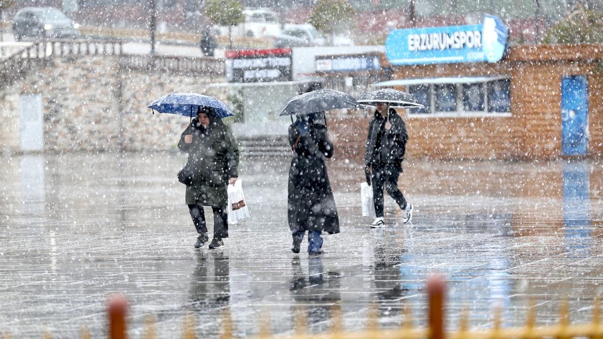 Erzurum'a kar srprizi: Mays aynda lapa lapa yad