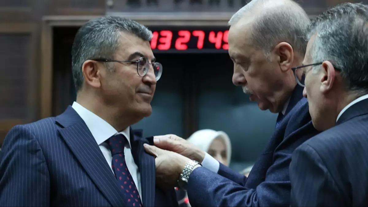 Hasan Ekici, AK Parti'ye katld: Rozetini Cumhurbakan Erdoan takt