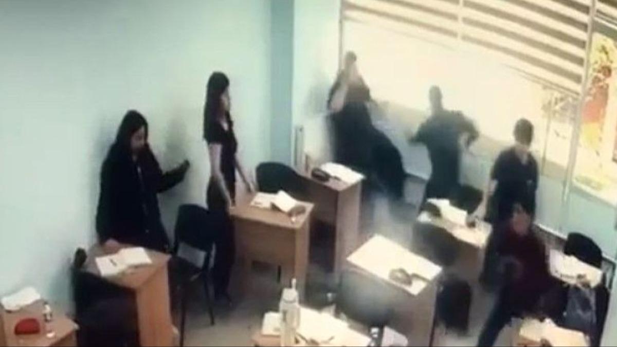 Kocaeli'de korkun saldr! Eitim kursunda bakl ve sopal saldrgan dehet sat!