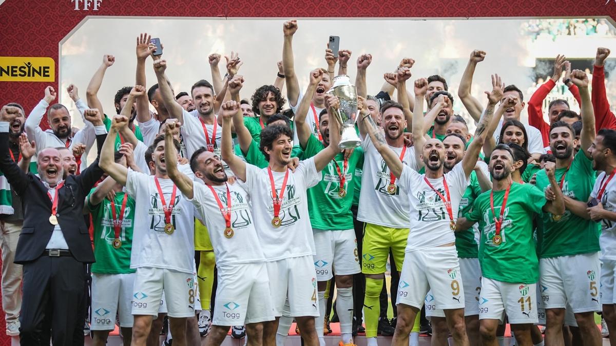 Bursaspor, Sper Lig ampiyonluunun 15. yln kutlad