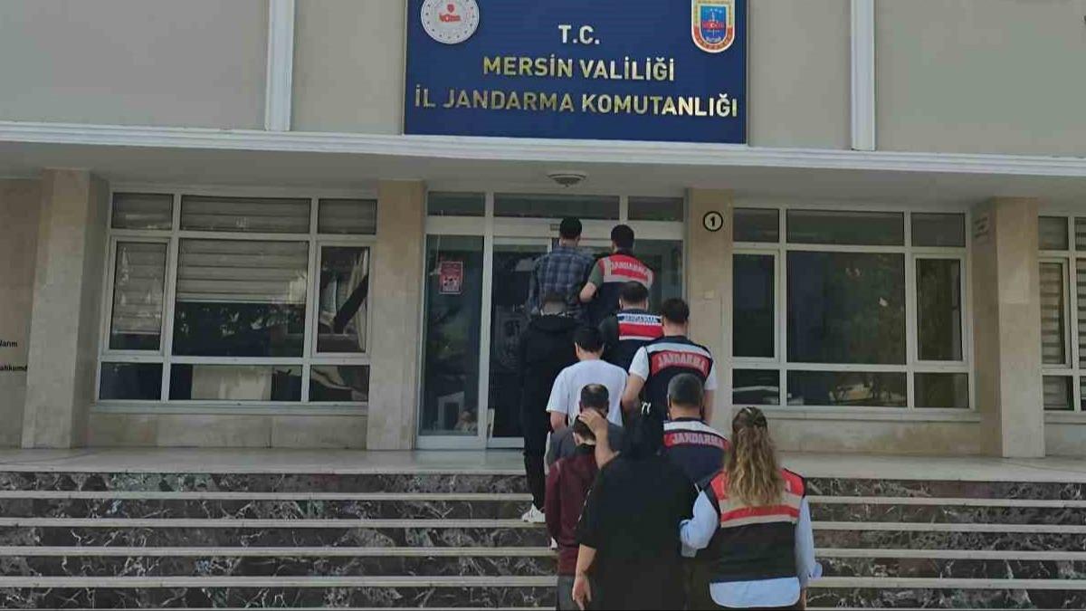 Mersin merkezli 3 ilde operasyon: Kiisel verileri ele geirip satan ebeke kertildi