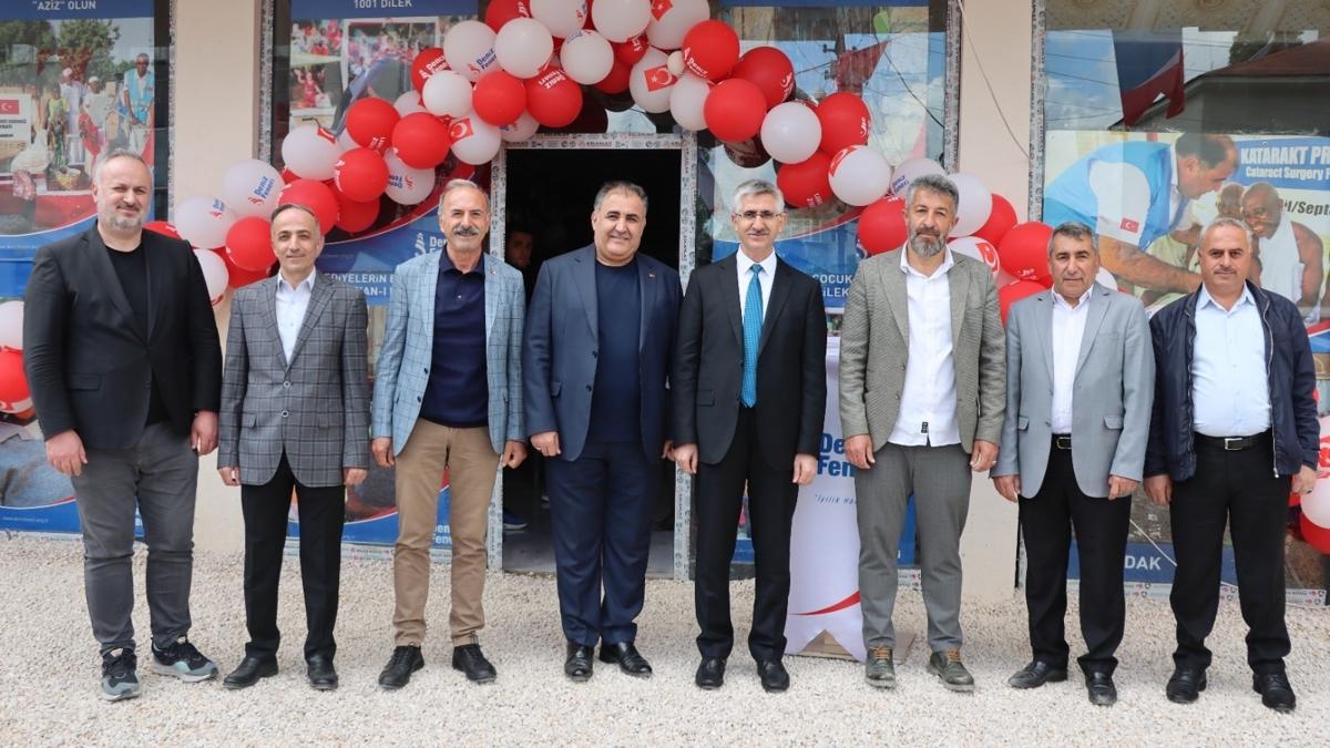 Deniz Feneri Dernei'nden Yksekova'ya bayram sevinci