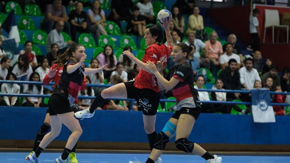 Hentbol'da ilk ma Adasoka kazand