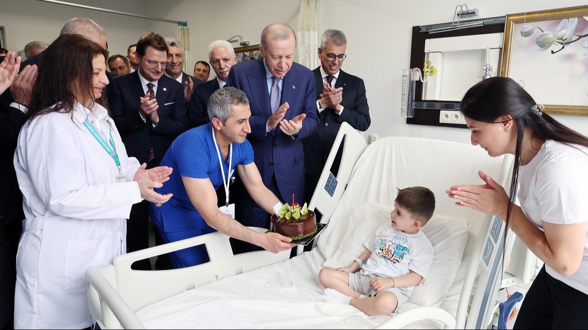 Cumhurbakan Erdoan'dan hastane ziyareti: Hastalara moral oldu