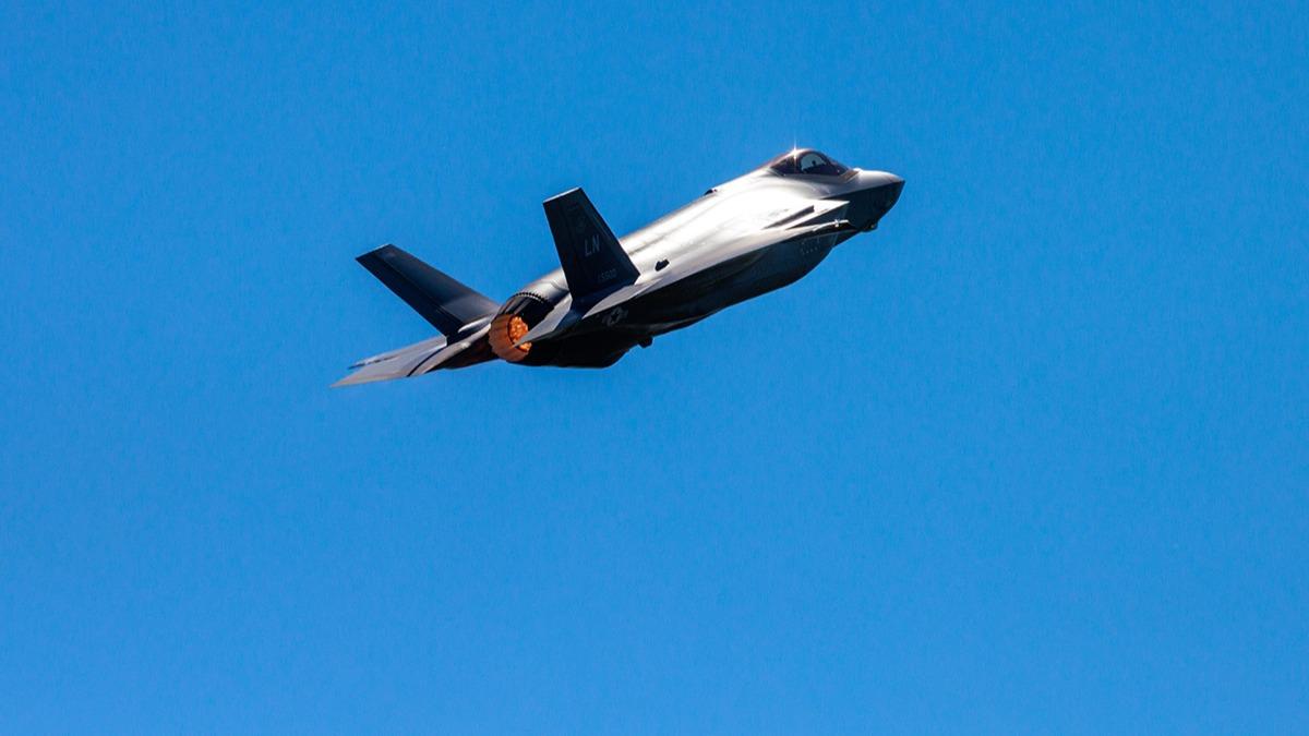 Yeni sava uaklar hava ssnde: 4 adet F-35 resmen teslim edildi