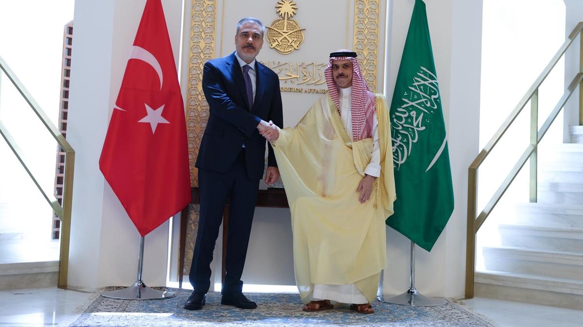 Bakan Fidan Suudi Arabistan'da duyurdu: Yeni ticari hedef 10 milyar dolar