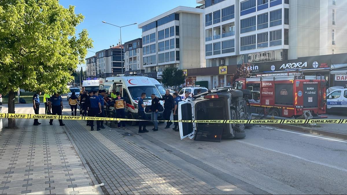 Bursa'da polis arac devrildi: 2'si polis 5 kii yaraland