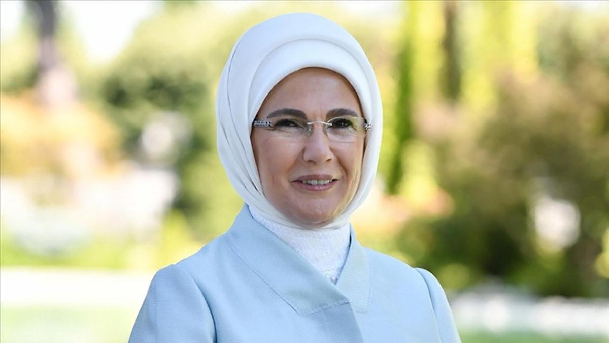 Emine Erdoan'dan 19 Mays paylam: Bugn Trk genliinin yreinde arpyor