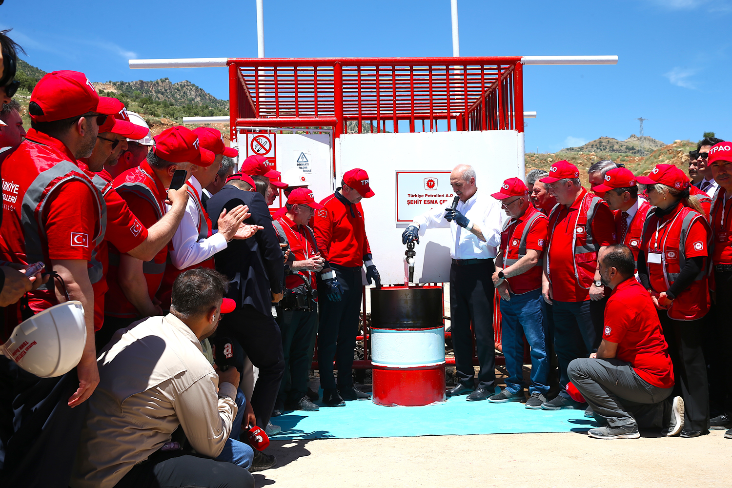 TBMM Başkanı Kurtulmuş, Şırnak Gabar Dağı'ndaki petrol akışını izledi