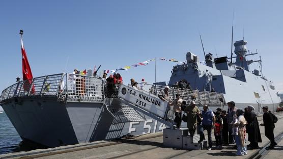 TCG Knalada korveti vatandalarn ziyaretine ald
