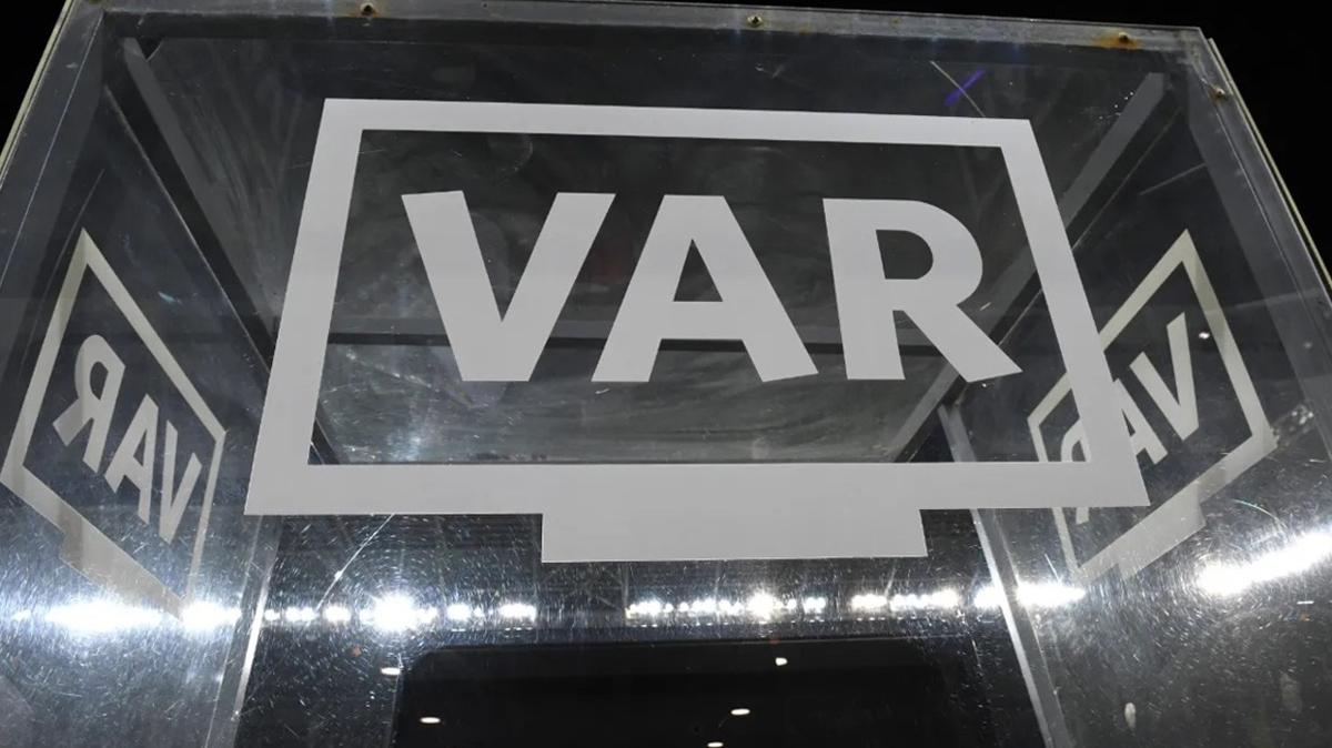 VAR kaytlar akland! te tartmal pozisyonlar