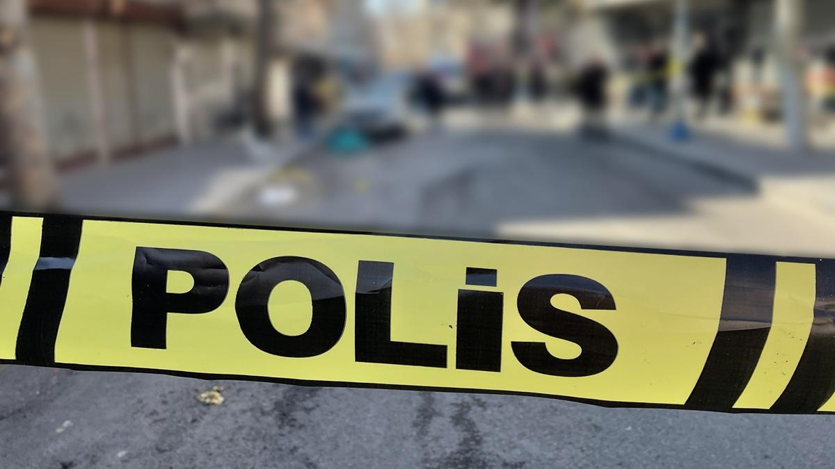 Yzleri maskeli kiiler ocuk parknda silahl saldr dzenledi: 1 l 3 yaral