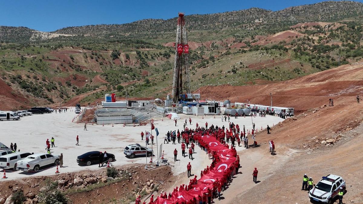 6.1 milyar varillik petrol heyecan! Bakan Bayraktar: Mthi bir ey