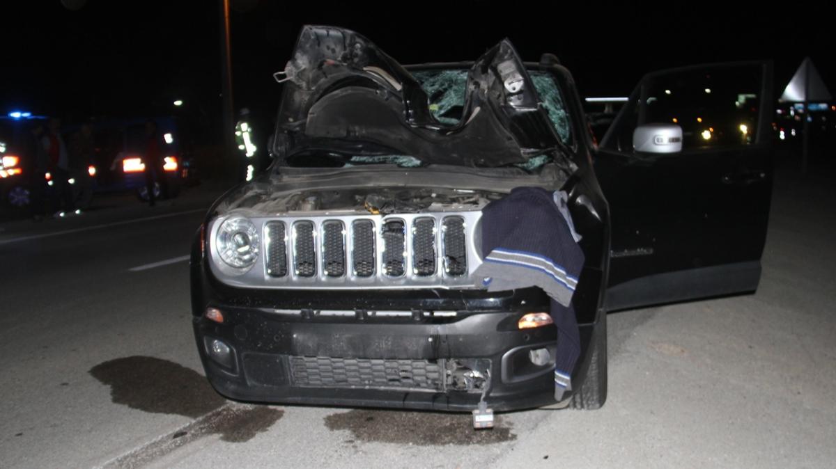 Konya'da otomobilin arpt yaya hayatn kaybetti