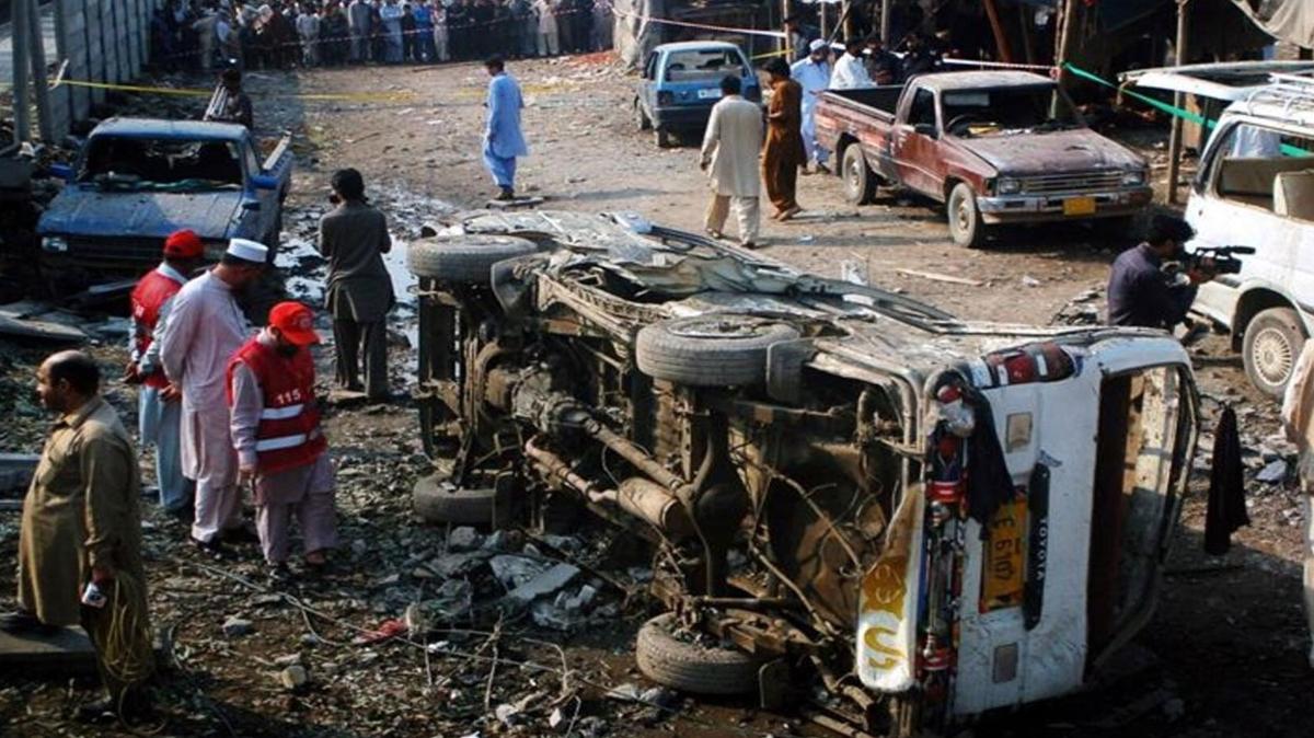 Pakistan'da terr saldrs: 5 l 30 yaral