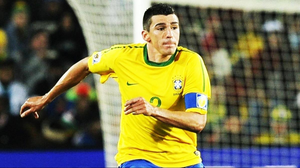 Brezilyal futbol efsanesi Lucio ev kazasnda ar yaraland