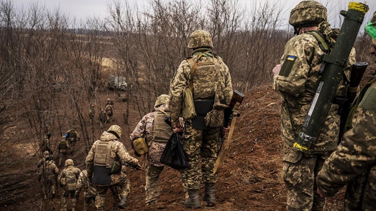 Ukrayna ordusunda derin atlak... Askeri ynetimi beceriksizlikle sulad
