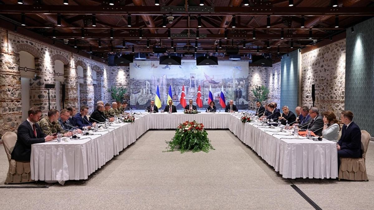 Uzun sre sonra stanbul'da uzlatlar... Rusya ve Ukrayna'dan esir takas adm