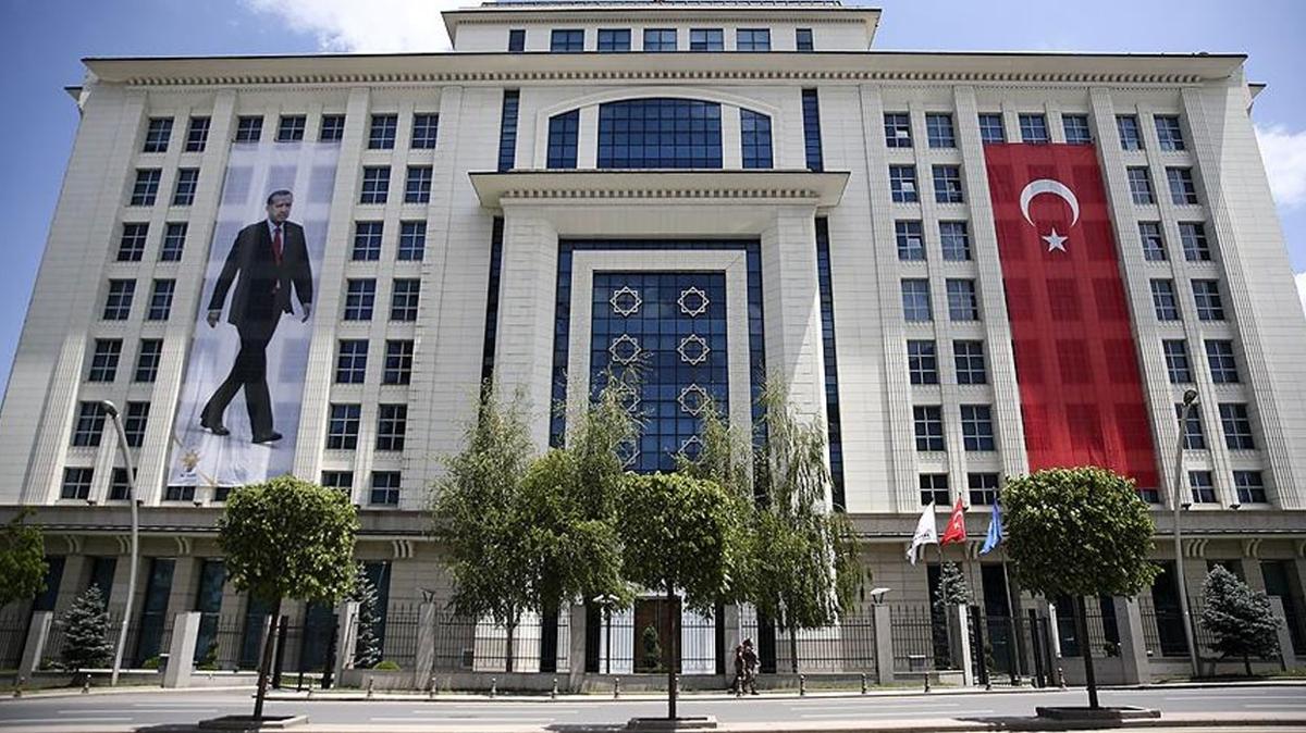 AK Parti'den ''Yeni Anayasa'' mesaj