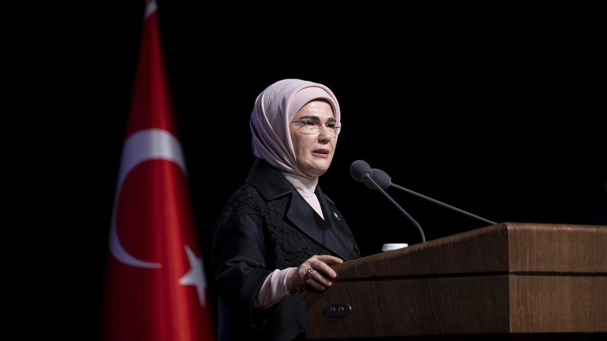 Emine Erdoan: Yal ve yalnzlatrlm bir dnya, insanln kaderi olmamaldr