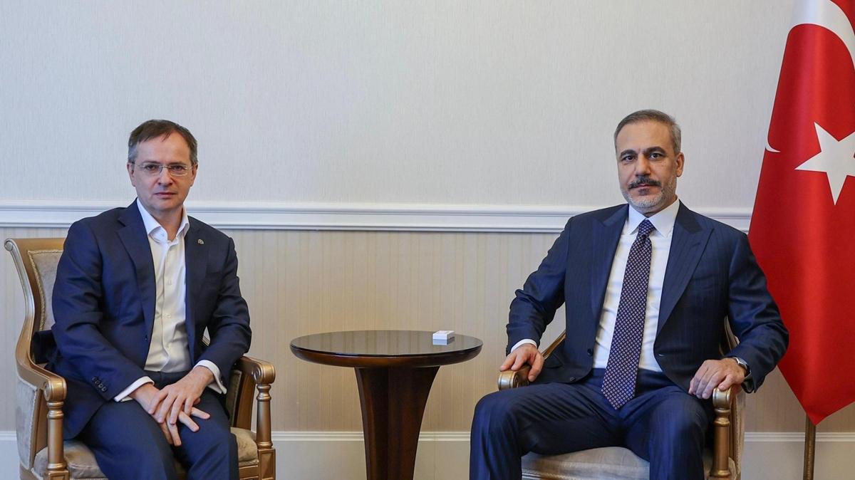 Bakan Fidan Moskova'da! Putin'in Maviri Medinskiy ile grt