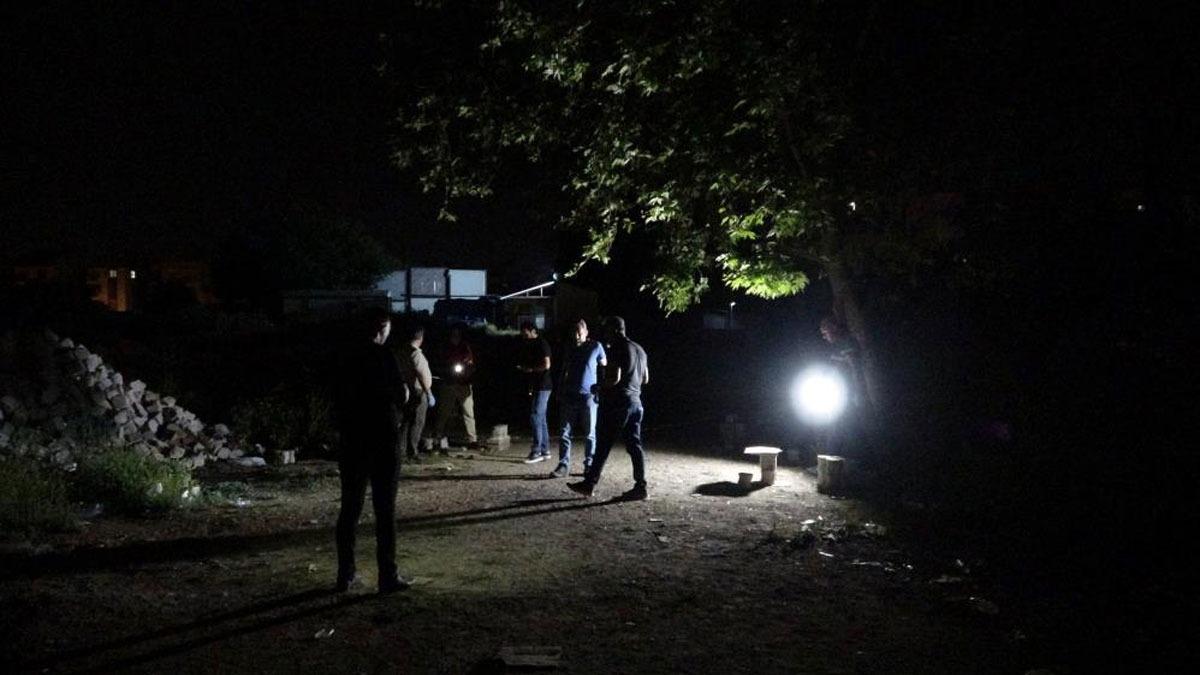 Bo araziye ard olunu defalarca baklayarak ldrd