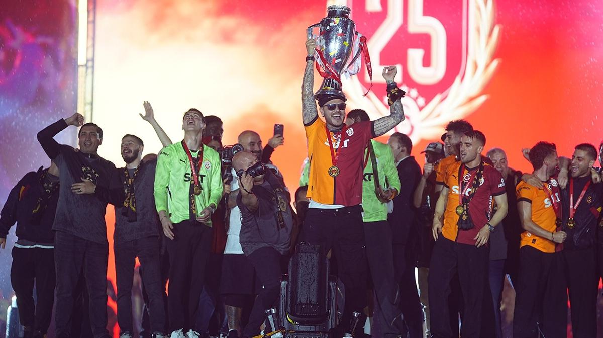 Şampiyon kupasına kavuştu! Yenikapı'da coşkulu kutlama