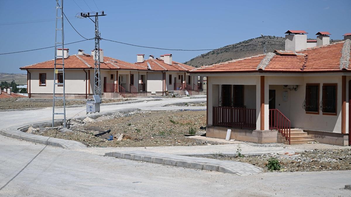 Kahramanmara'ta 3 binden fazla ky tipi afet evinin anahtar AFAD'a teslim edildi