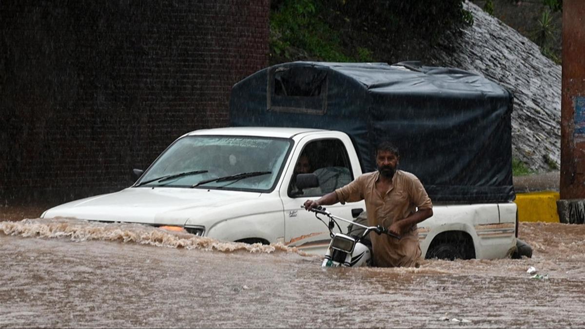 Pakistan'da iddetli yalar can almaya devam ediyor! l says 25'e ykseldi 