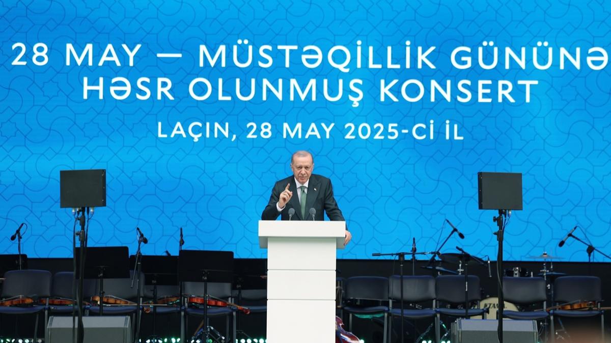 Lan'da 3 devlet, tek millet... Bakan Erdoan: Karaba Zaferi bu milletin yeniden diriliinin sesi oldu