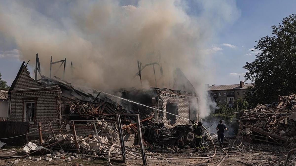 Rus glerinin Donetsk'teki ilerleyii sryor 