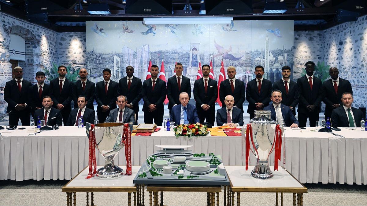 Cumhurbakan Recep Tayyip Erdoan, Galatasaray' Dolmabahe'de kabul etti