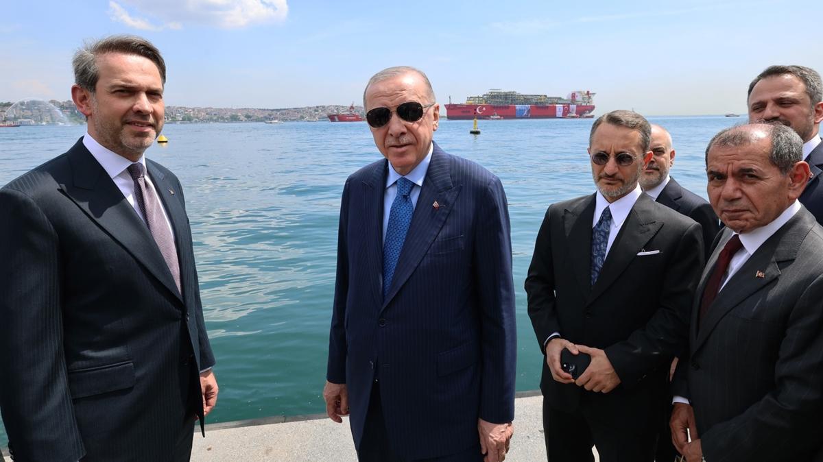 stanbul Boaz'nda byk heyecan! Cumhurbakan Erdoan, ''Osman Gazi''yi selamlad