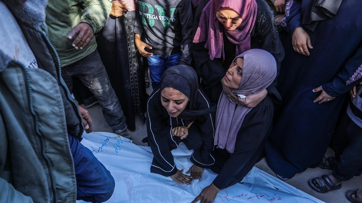 Soykırımcı İsrail durmuyor! Gazze'de şehit sayısı 55 bine dayandı