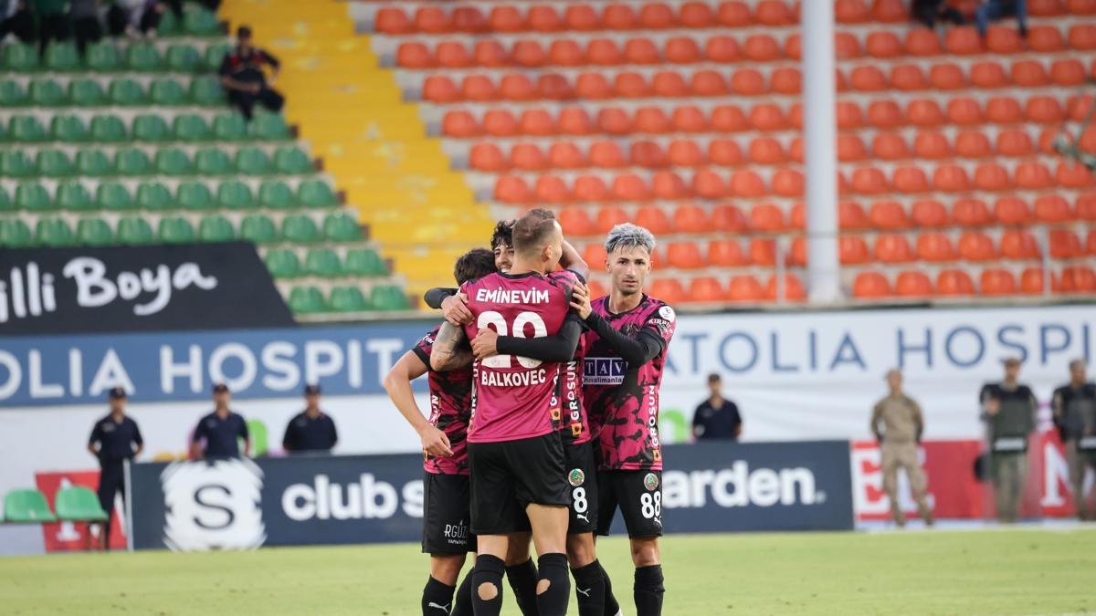 Alanyaspor sezonu galibiyetle bitirdi