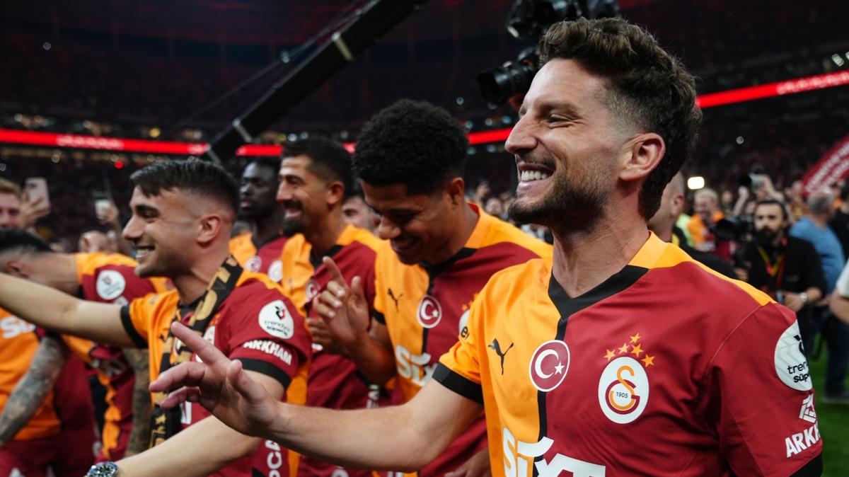 Dries Mertens 100. manda veda etti