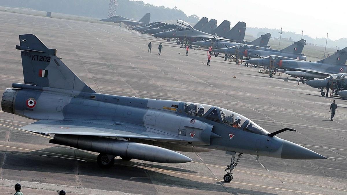 Pakistan'dan darbe! Hindistan kaybn ilk kez dorulad