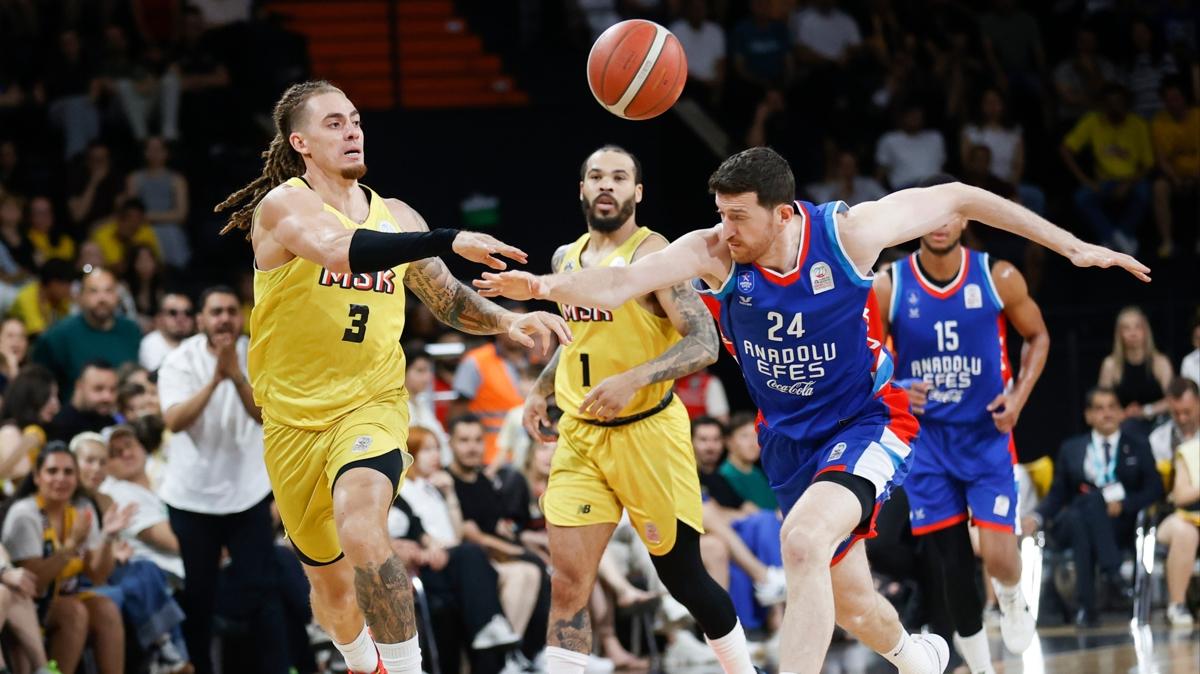 Anadolu Efes, Mersin'i geti ve adn yar finale yazdrd
