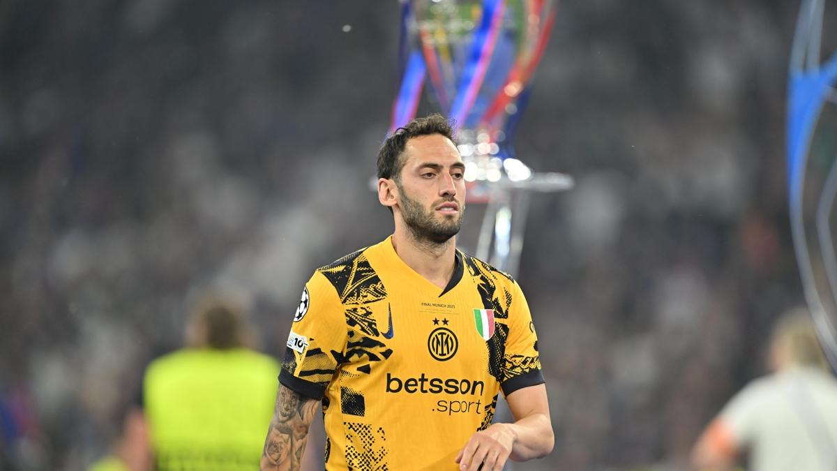 Hakan Çalhanoğlu, tarihe geçti