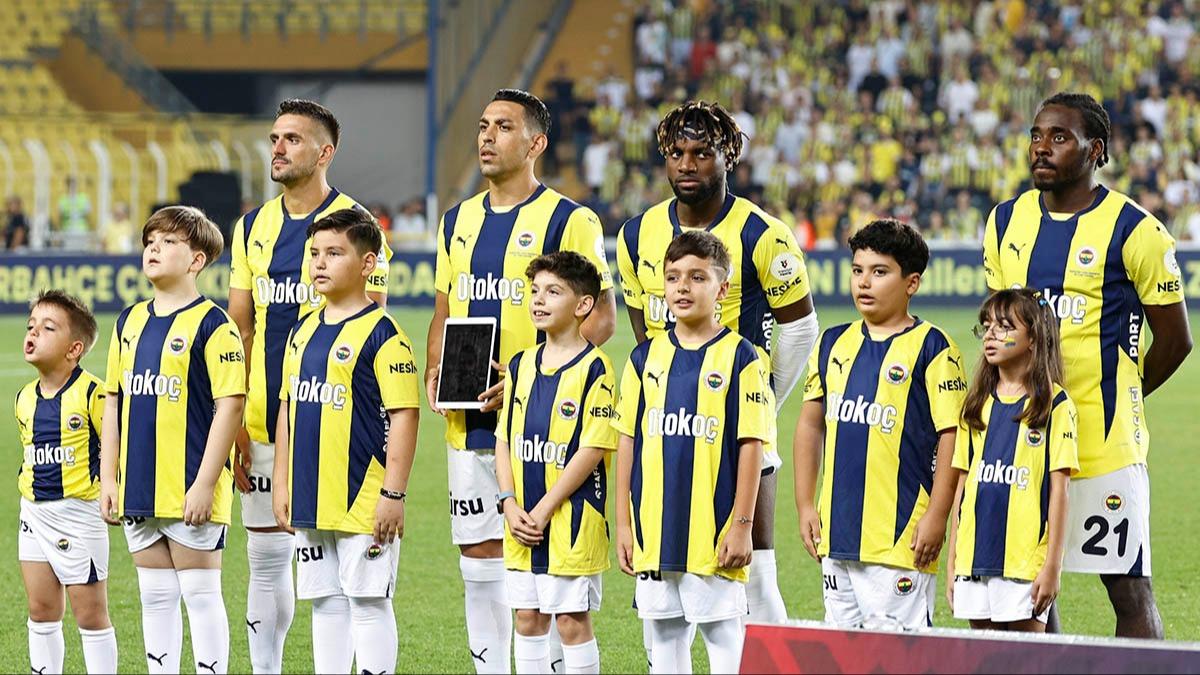 Sosyal medyadan aklad! Fenerbahe'de bir ayrlk daha