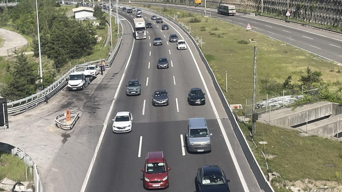 Anadolu Otoyolu'nda bayram tatili hareketlilii balad
