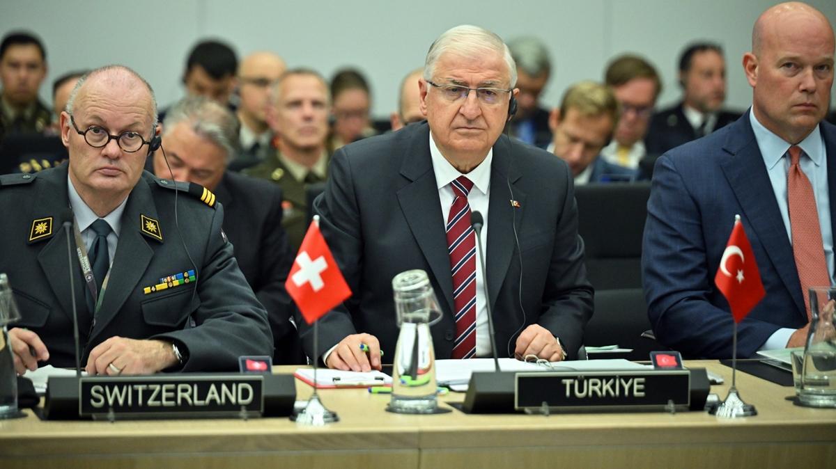 NATO Karargah'nda dikkat eken mesaj! Bakan Gler: Mttefiklerin dayanma ruhuna uygun hareket etmesi zaruri