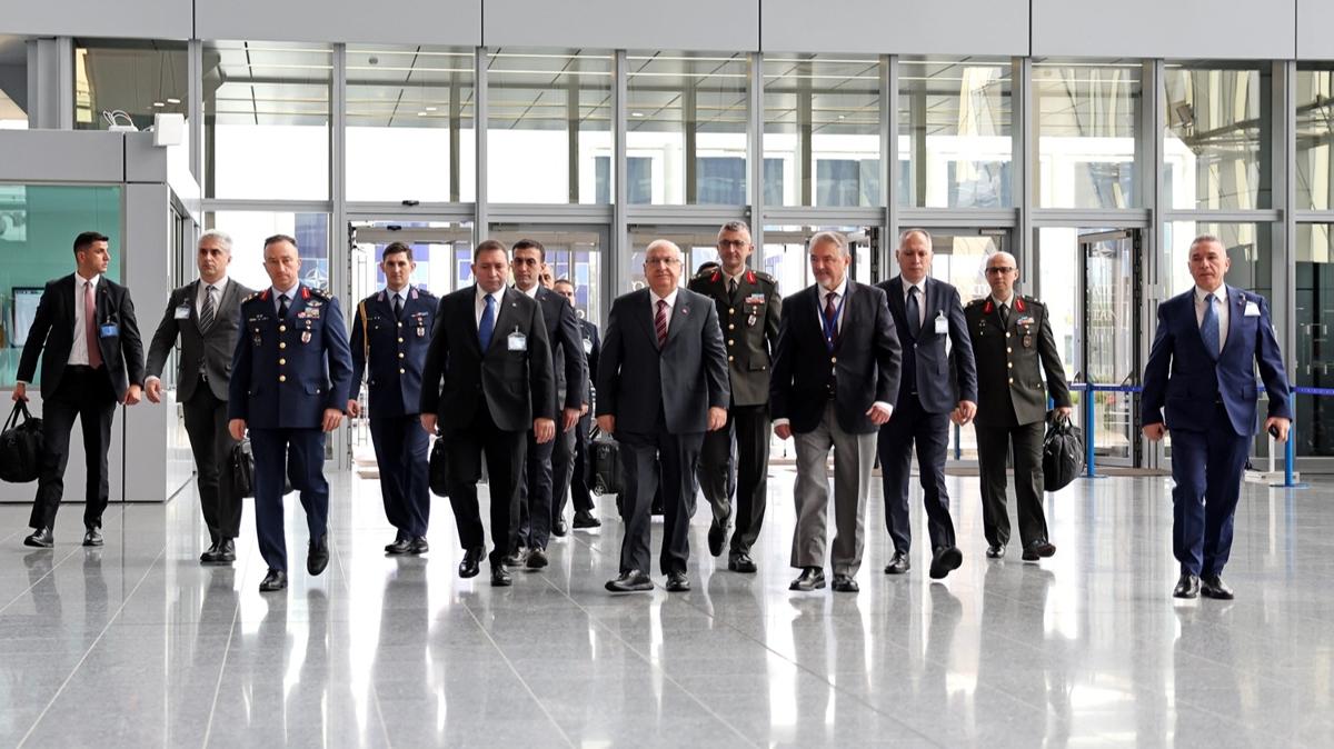 Bakan Gler'den NATO'ya ziyaret 