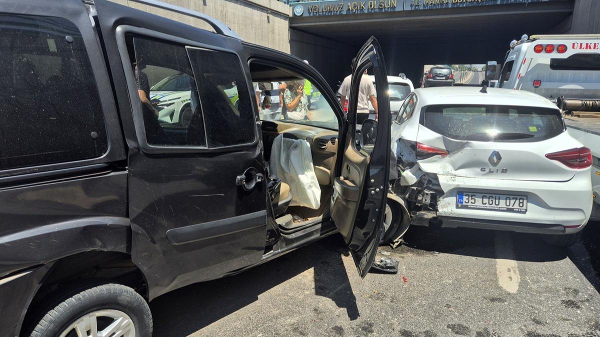 Manisa Turgutlu'da feci kaza: ok sayda yaral var